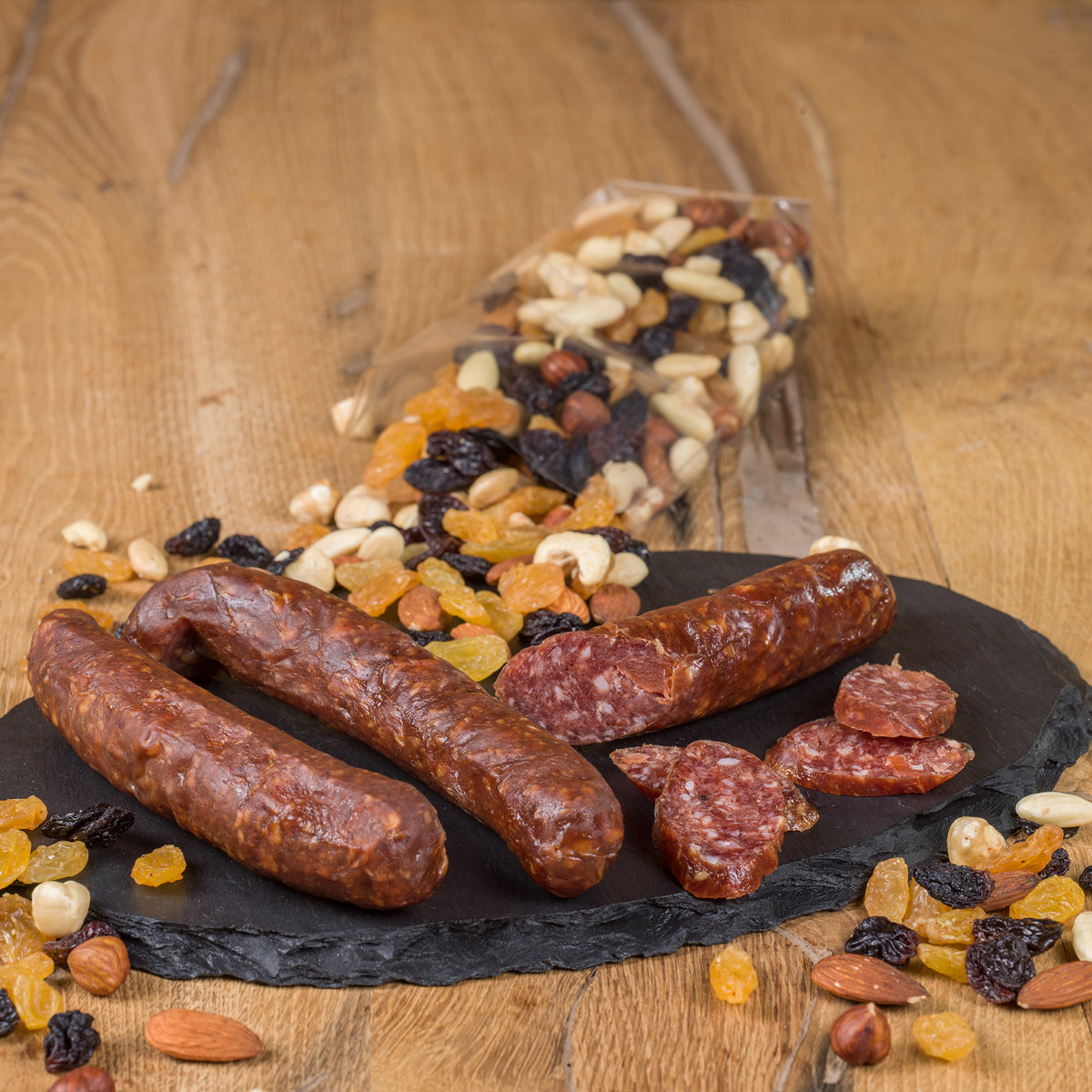 Wanderwurst mit Studentenfutter